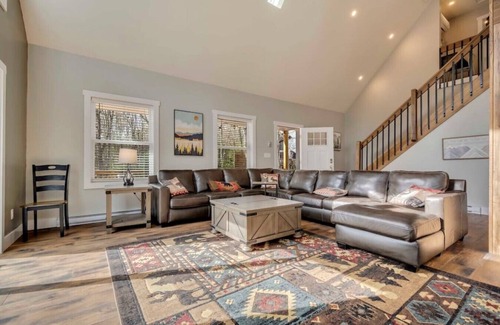 Jim Thorpe House | Sleeps 16! Game Room, Fireplace, Deck w/ Grill