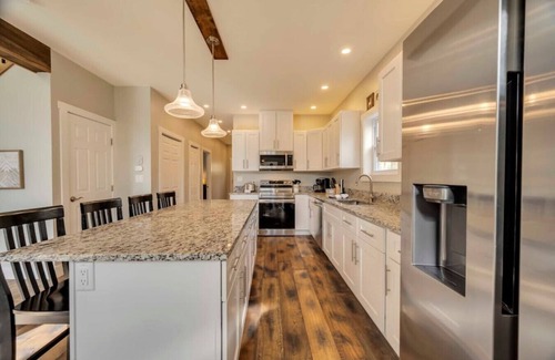 Jim Thorpe House | Sleeps 16! Game Room, Fireplace, Deck w/ Grill