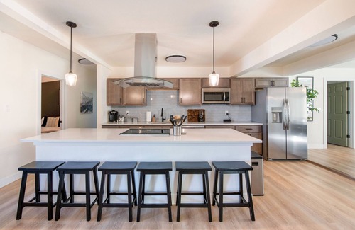 Berkley House | Sleeps 16 - Minutes to Downtown DENVER! Red Rocks! Great Backyard!