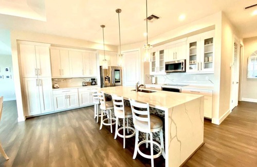 Fort Myers Beach House | Sleeps 16-New Pool!-7 min walk to beach, Bay views!