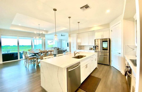 Fort Myers Beach House | Sleeps 16-New Pool!-7 min walk to beach, Bay views!