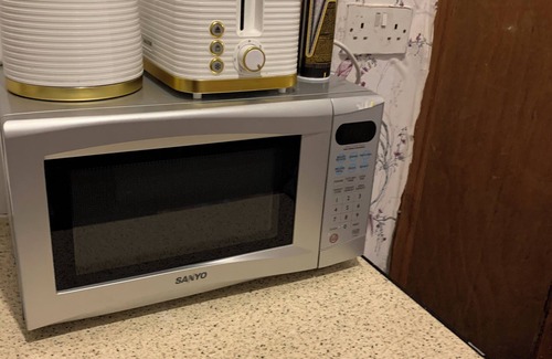 Birmingham Apartment | Sleeps 2 with Free Parking and Wi-Fi