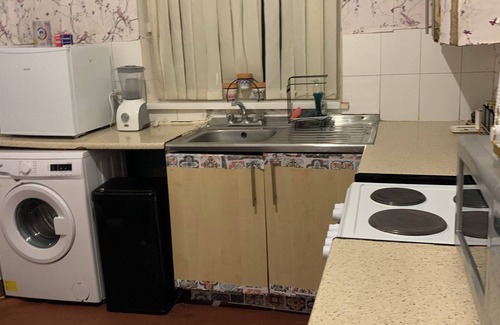 Birmingham Apartment | Sleeps 2 with Free Parking and Wi-Fi