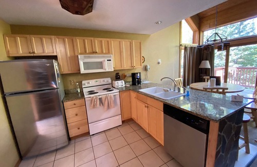 Lutsen House | Sleeps 20! Group Ready Ski In/Ski Out EscapeAway!