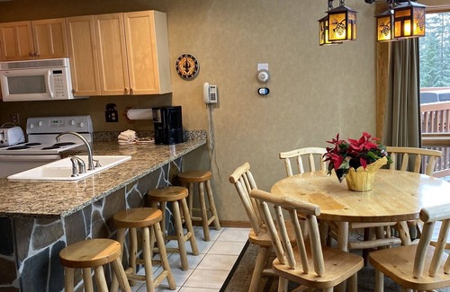 Lutsen House | Sleeps 20! Group Ready Ski In/Ski Out EscapeAway!