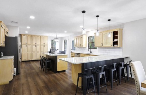 San Antonio House | Sleeps 21! Private Oasis in the City