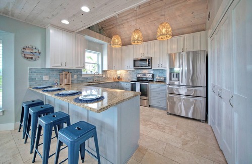 Leeward Sands House | Sleeps 22 | 2 Homes w/Private Pool, Game Room, Nature Views | 7 BDR | AvantStay