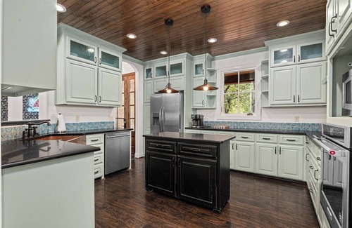 Fort Worth House | Sleeps 22-Pool-Sport Sim-Pickleball-Mini Golf