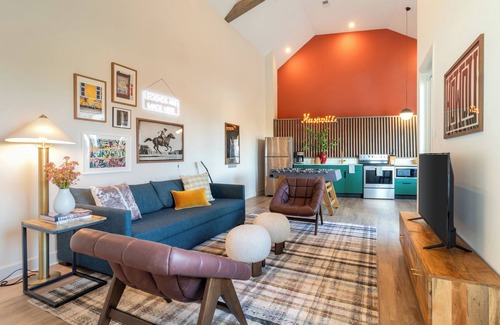 Buena Vista House | Sleeps 236 | Entire Nashville Hotel | The Conway