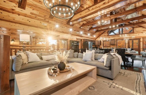 Caton Cabin | Sleeps 24 | Indoor Pool | Hot Tub | 8 Bedrooms