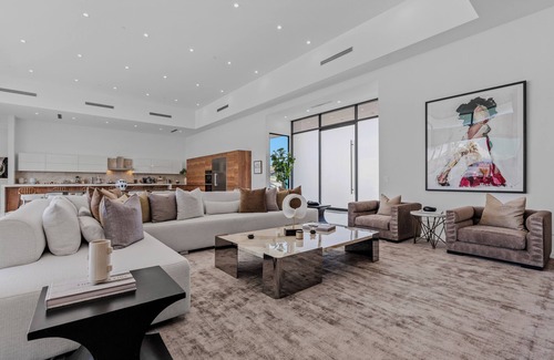 Indio House | Sleeps 25 | 2 Luxury Villas w/Pool + Spa, Putting Green | Bravo by AvantStay