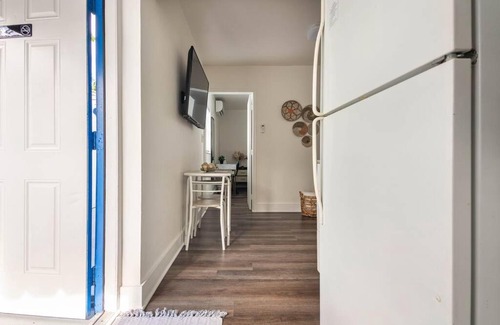 West Little Havana Apartment | Sleeps 3, Cozy, Boho Style, in the heart of Miami -free parking