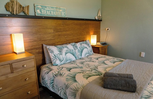 Pukehina House | Sleeps 4, Estuary Front in Pukehina Beach, two minutes to beach