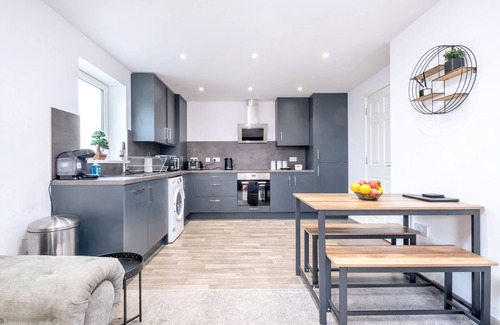 Peterborough Apartment | Sleeps 5 - Woodston Flat - Secure parking