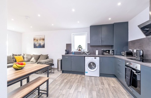 Peterborough Apartment | Sleeps 5 - Woodston Flat - Secure parking