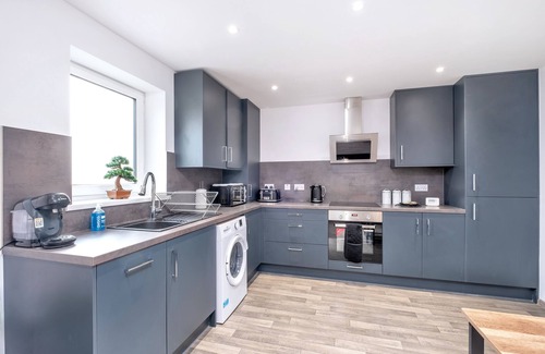 Peterborough Apartment | Sleeps 5 - Woodston Flat - Secure parking