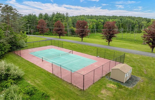 Freehold House | Sleeps 52 - Pond, Tennis Court, Hot Tubs, Sauna