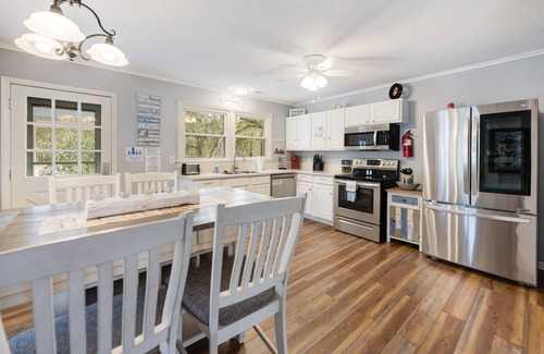 Beaufort House | Sleeps 6/Pets Yes/Marine Corps Air Station Beaufort/Upper Lvl/Parris Isl