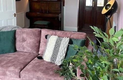 Penarth House | Sleeps 7 with views of Cardiff Bay