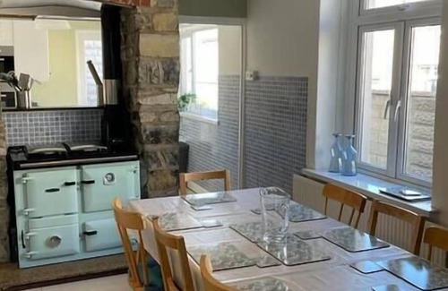 Penarth House | Sleeps 7 with views of Cardiff Bay