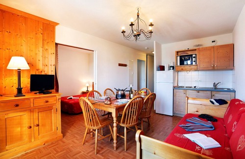 La Toussuire Condo | Sleeps 8! Mountain Adventure + FREE Shuttles