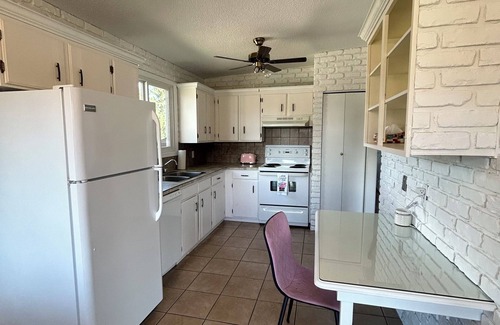 Canyon Meadows House | Sleeps 8/South Calgary Spruce Meadows/Fish Creek