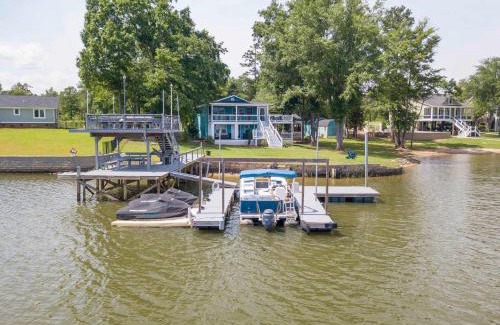 Ridgeway House | Sleeps 8 Waterfront Dock Dog Friendly Grill