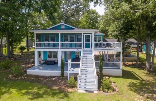 Ridgeway House | Sleeps 8 Waterfront Dock Dog Friendly Grill