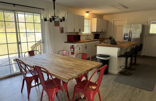 Sevierville House | Sleeps8 w/hot tub, pool table/fire pit, plenty of outdoor seating w/big yard