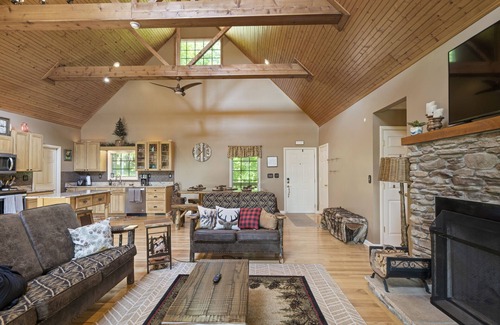 Berkeley Springs Cabin | Sleepy Creek Getaway Mountain Retreat!Hot Tub&Sauna