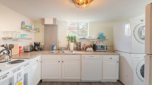 Sloan Lake House | Sloans Lake Walk to eateries bars Free parking
