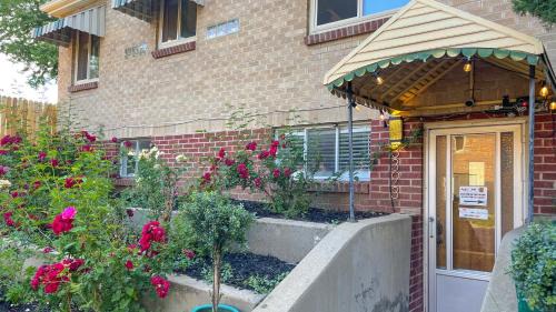 Sloan Lake House | Sloans Lake Walk to eateries bars Free parking