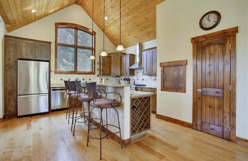Old Town House | Slopeside Luxury Villa 126 I Ski Views I Private Hot Tub I Best Price I Discounted Attractions