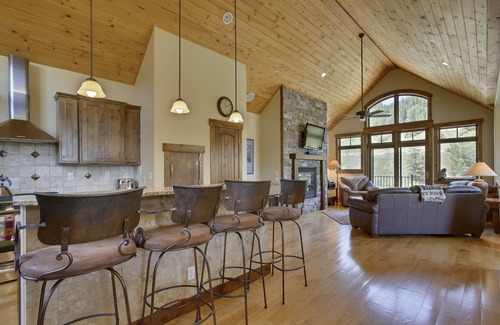 Old Town House | Slopeside Luxury Villa 126 I Ski Views I Private Hot Tub I Best Price I Discounted Attractions