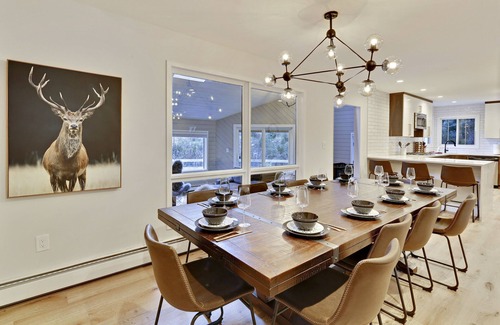 Old Town House | Slopeside River Front Luxury Chalet I HotTub I Firepit I Views I Best Price I Discounted Attractions