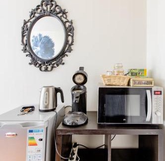 Nieuwmarkt en Lastage Bed & Breakfast | SM Center located room on the canal