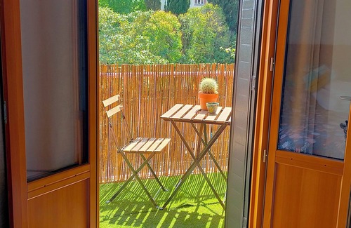 Carcassonne House | Small 3-bedroom townhouse with garden 600 m from the medieval town.