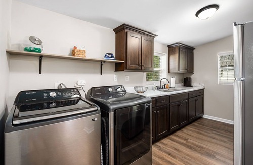 McMinnville House | Small cottage style house close to local entertainment.