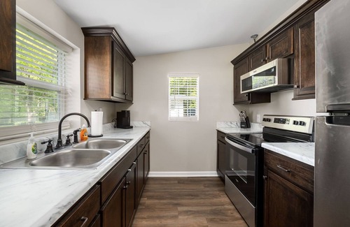 McMinnville House | Small cottage style house close to local entertainment.