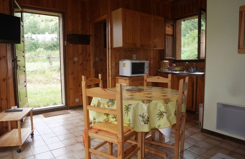 Saint-Chaffrey Apartment | Small duplex chalet with garden