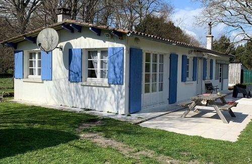 Vendays-Montalivet House | Small farmhouse built in 1950 between ocean and forest