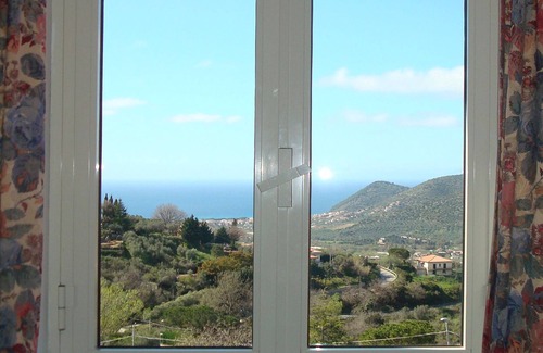 Perdifumo Apartment | Small, fine apartment with panoramic sea views in a tranquil green location