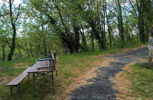 Cravant-les-Coteaux House | Small house in the forest