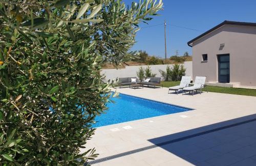 Sikici Apartment | Small house Tia with private pool