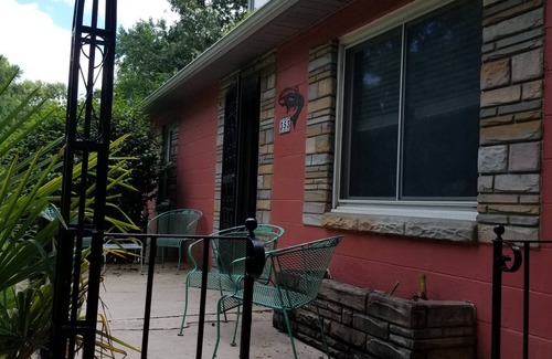 Charleston Cottage | Small private home on quite street just a short distance to downtown Charleston.