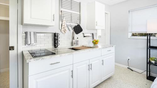 Caloosahatchee Apartment | Small studio in Cape Coral close to many restaraunts