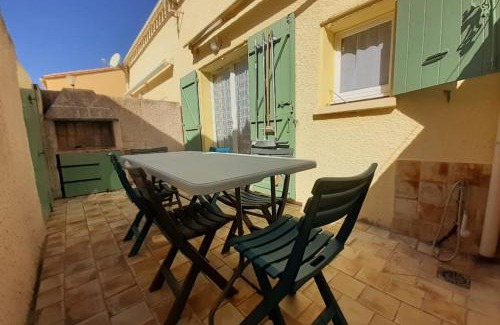Saint-Pierre-la-Mer House | Small villa 40m with terrace near the beach