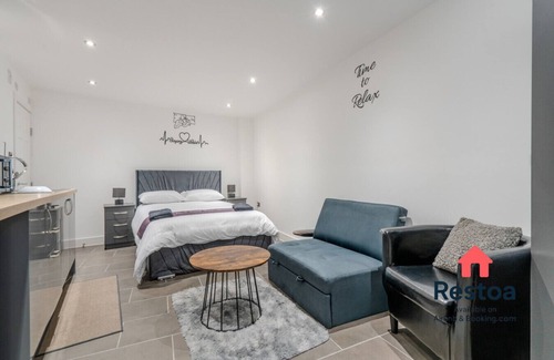 Sheffield Apartment | Smart city base with private parking and modern design