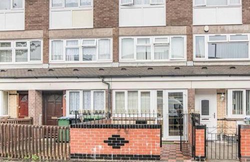 Smethwick House | Smethwick - House - Sleeps 8 - Parking