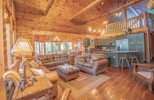 Dandridge Cabin | Smoke Rise Lodge · Lake Front, Luxury Cabin, Hot Tub, Great Views